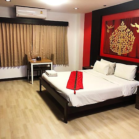 Zip Hotel & Restaurant Паттайя Экстерьер фото