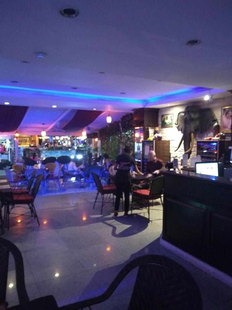 Zip Hotel & Restaurant Паттайя Экстерьер фото